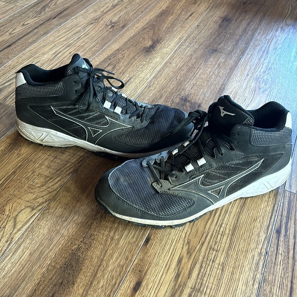 Mizuno Baseball Shoe - Picture 2 of 3